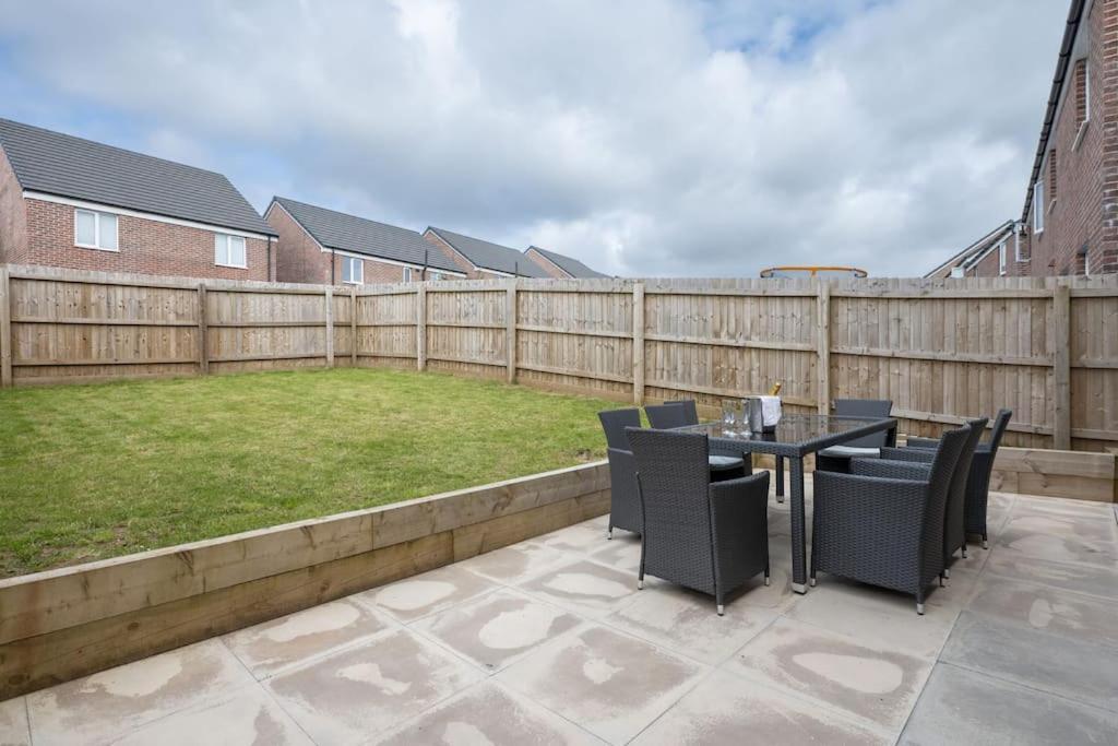 Cosy 3 Bed Near Beaches, Cardiff & Brecon Beacons Coity Buitenkant foto