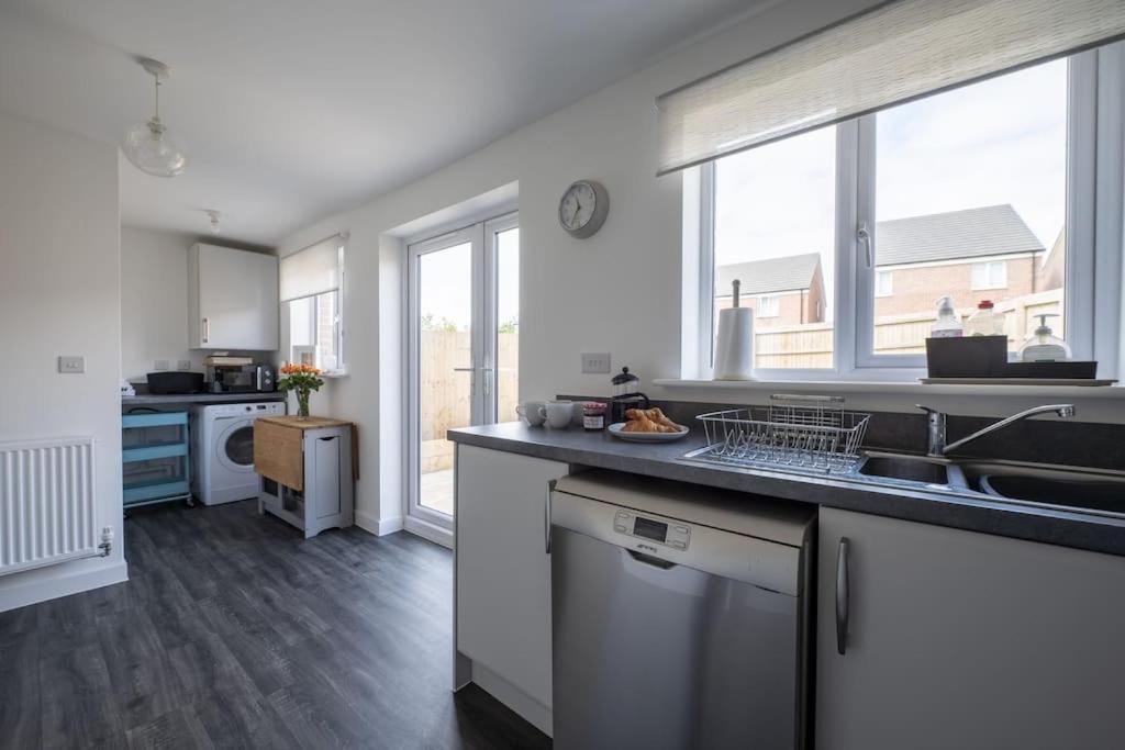 Cosy 3 Bed Near Beaches, Cardiff & Brecon Beacons Coity Buitenkant foto