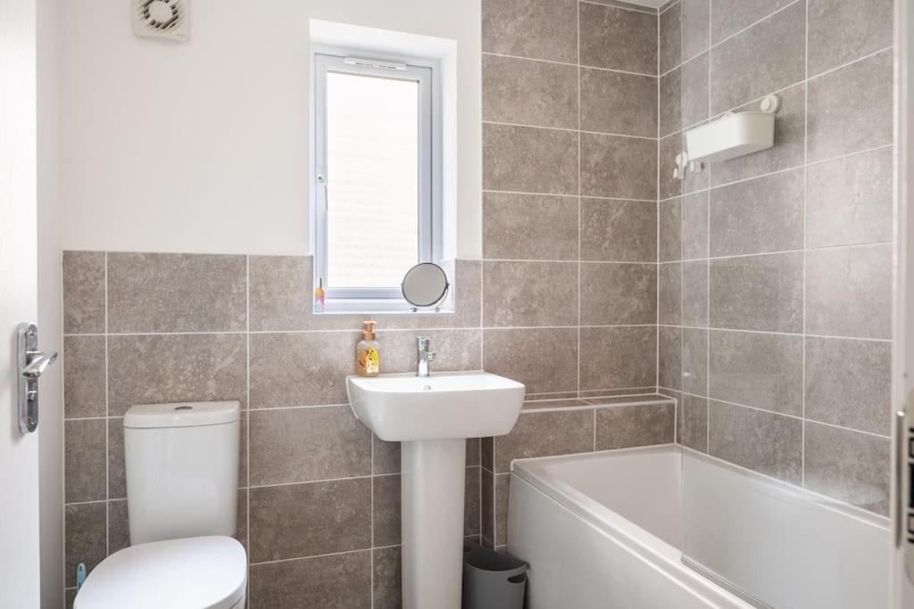Cosy 3 Bed Near Beaches, Cardiff & Brecon Beacons Coity Buitenkant foto