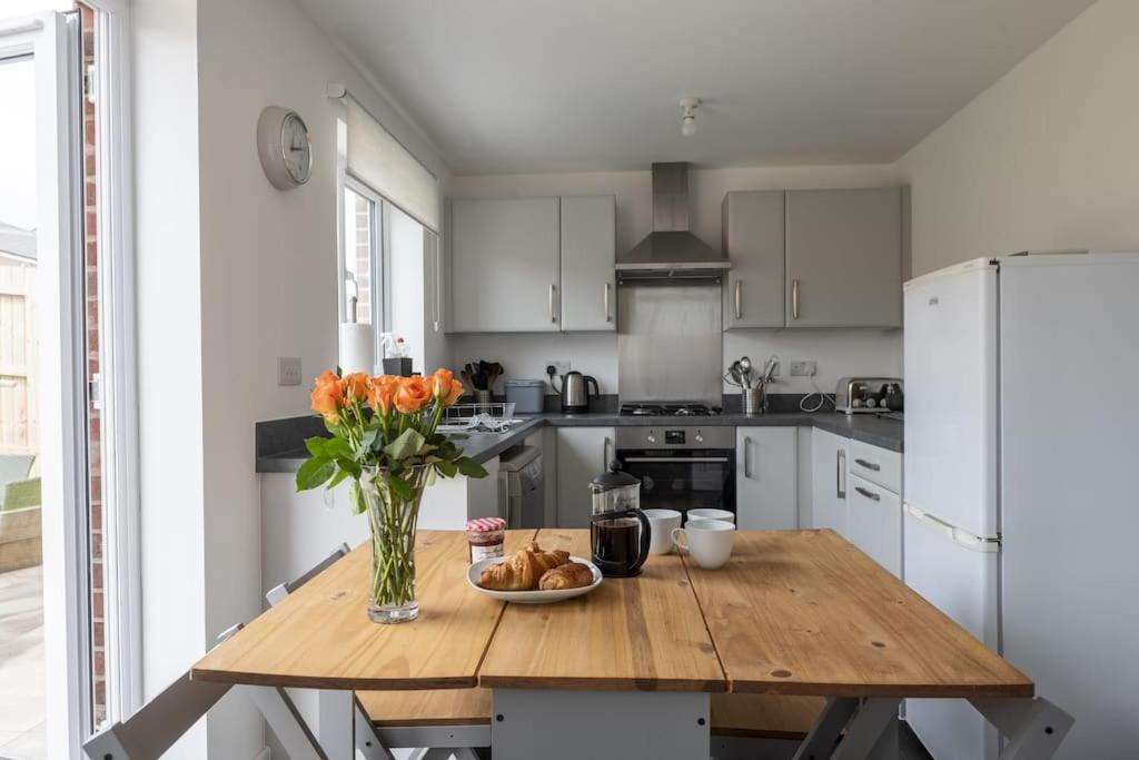 Cosy 3 Bed Near Beaches, Cardiff & Brecon Beacons Coity Buitenkant foto
